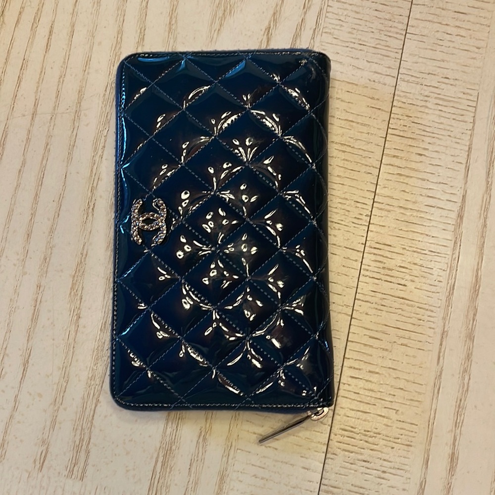 COPY - Authentic. Chanel Wallet condition 8 out of 10